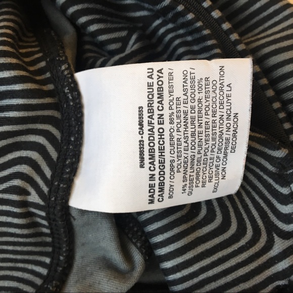 Grey Patterned Nike Crop Dri-Fit Leggings - Picture 5 of 5